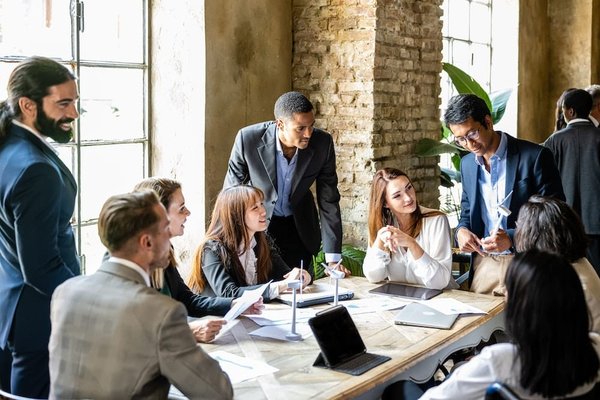 Réussir la transition de commercial à manager : Un parcours détaillé